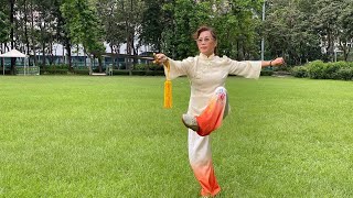 Sifu Tsui Tin Ying徐鈿英師傅《42式太極劍教學》左弓步攔 左虛步撩 右弓步撩  前后慢動作講解。