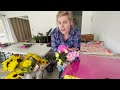 watch a florist making flower bouquets. wrapping bunches. flower wholesaler visit tips and tricks.