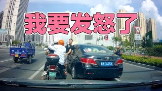 交通事故合集：要不是有人拉我，我都不敢下车