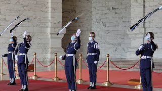 20220309中正紀念堂(Chiang Kai-shek Memorial Hall)空軍儀隊交接(Changing of the Guard)及降旗