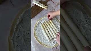 Recept: Hartige galette met ricotta, witte asperges en geroosterde amandelschilfers