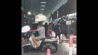 ท่าเรือข้ามฟากพระสมุทรเจดีย์ น้ำท่วมสูงมาก  น้ำทะเลหนุนสูง