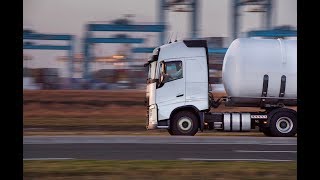 Volvo Trucks - A Volvo FH under 7,000 kg