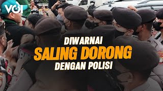 Demo Tolak Kenaikan Harga BBM, Massa Aksi Saling Dorong dengan Polisi