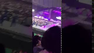 【東京ドーム】ステージの上で警備員が踊るｗｗ【乃木坂46】