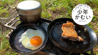 ランチプレートは塩チキン。ソロキャンプ飯。