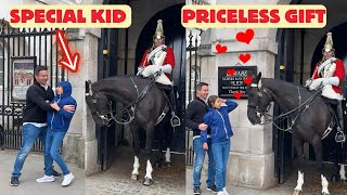 King's Guard Horse's Priceless Gift to a Special Child ❤️