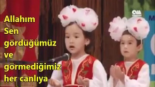 İzleyenleri de ağlatan bu küçük Kırgız masum yetim çocuğun gözyaşları içinde yaptığı dua