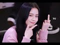 Jisoo exposes middle finger at the fans signing meeting