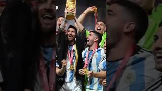 বিশ্বকাপের ট্রফি হাতে লিওনেল মেসি।। Messi holding the World Cup trophy