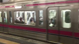 京王高尾線各駅停車高尾山口行き、北野駅到着