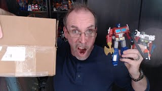 GotBot Goes Live, SS 86' Optimus, Legacy United, Threezero, Medix and an Unboxing