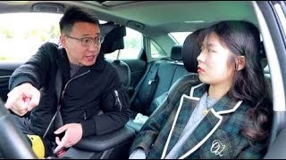 强势媳妇去驾校学车，没想教练却是自己老公，瞬间开始怂了，真逗