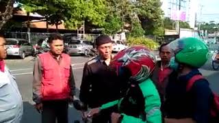 GEGER!! Grab gojek baku hantam dengan ojek pangkalan di stasiun Semarang poncol