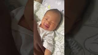 生後12日目赤ちゃんの白目からの新生児微笑 #赤ちゃん #baby #新生児 #新生児微笑