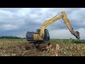 Excavators work to form soil and plot rice fields from 6 squares to 4 squares.