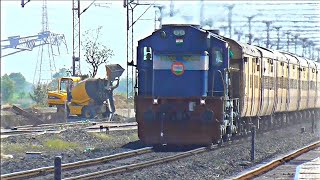 12906 Shalimar Porbandar SF Express with 11420 VaTvA Locomotive Blast through Muli Road.