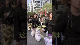 Chaoshan girls, the beautiful ladies doing lion dance, and the sweet girls from Chaoshan.