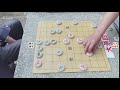 象棋國家大師孫浩宇流浪公園，竟被街頭大爺蔑視：你是菜鳥你先走