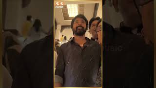 ரசிகர்களுடன் Selfie எடுத்துக்கொண்ட Siva karthikeyan ..!