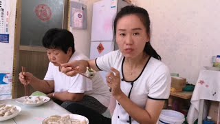 不爱吃韭菜鸡蛋饺子，农村大妈多做了一步，让你从此爱上这个味