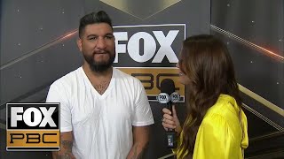 Chris Arreola talks with Heidi Androl before his press conference | INTERVIEW |