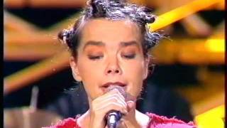 BJORK - Violently Happy - LIVE