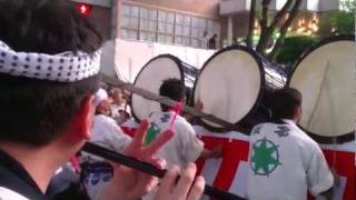 東北六魂祭_青森ねぶた祭_初日人混の中のお囃子と踊り2_2011/07/16