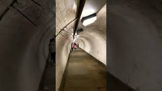 グリニッジフットトンネルはテムズ川下を通る生活道。1902年開通は凄い◯🚲もOK#shorts #london #greenwichfoottunnel