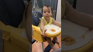 หม่าม๊าเริ่มฝึกให้หนูกินข้าวเองครับ 😋😋👶🏻 #เด็กอารมณ์ดี #เด็กยิ้มเก่ง #อามันนี่ #น้องมันนี่