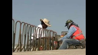 Concrete barriers placed on deadly bridge (8/6/07)