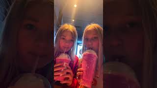 Trying Starbucks drinks!!!