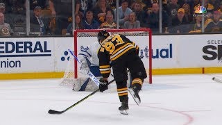 David Pastrnak sets Brad Marchand up with remarkable pass