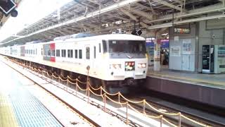 185系OM09編成Express185塗装　東京駅発車