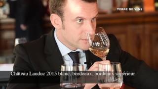 Emmanuel Macron déguste du vin à l'aveugle