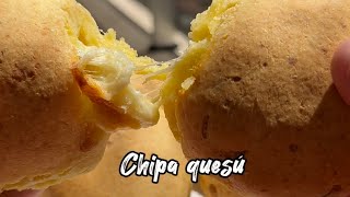 Chipa quesu (Chipa mestiza con relleno de queso)