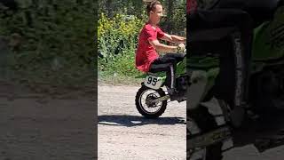 hayden on his old 2000 kx 60(2)