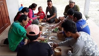 ลาบเป็ด กินข้าวพักเที่ยงกับบรรดาช่าง 😄😄 | ກິນເຂົ້າທ່ຽງ ລາບເປັດແຊບໆລະເນາະ.