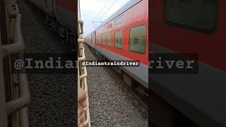 🤩TRAIN CROSSING🤩#shorts#viral#train#viral#viralvideo#youtube#youtube#subscribe#indianrailways#short