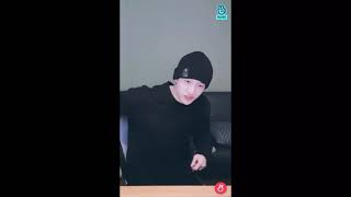 [스트레이키즈 방찬] 에이티즈 산님의 가디건에 대해 설명