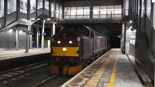 37668 and 6233 Duchess of Sutherland arriving at Ealing Broadway on Saturday 26th November 2022.