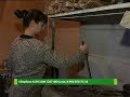 Курянка круглосуточно колет дрова, чтобы согреть парализованного супруга