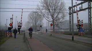 Spoorwegovergang Alkmaar // Dutch railroad crossing