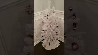 CHRISTMAS on a Dollar Tree Budget - My $5 Tree!