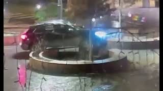 Cesena. L'incredibile schianto con l'auto in Piazza del popolo