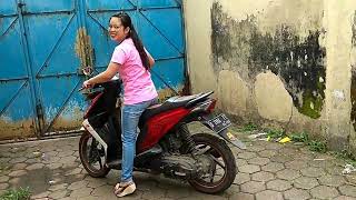 Latihan naik motor