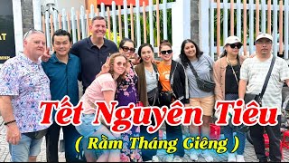 Sáng 12/2 Linh Tý Bích Trâm Cùng Việt Kiều HÀ LAN Phát Hàng 100 Phần Cơm Ngày Tết Nguyên Tiêu Tại BV