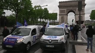 French police protest against chokehold ban