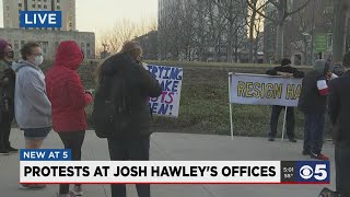 'Funeral for democracy' protest held outside Hawley's office; Senator responds to criticism in