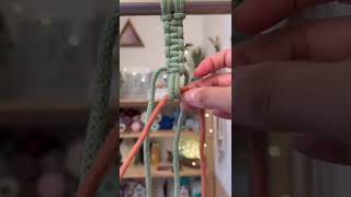 【マクラメ】平結びで芯紐を足す1番簡単な方法 How to add extra filler code if you run out. Tips for square knot #shorts